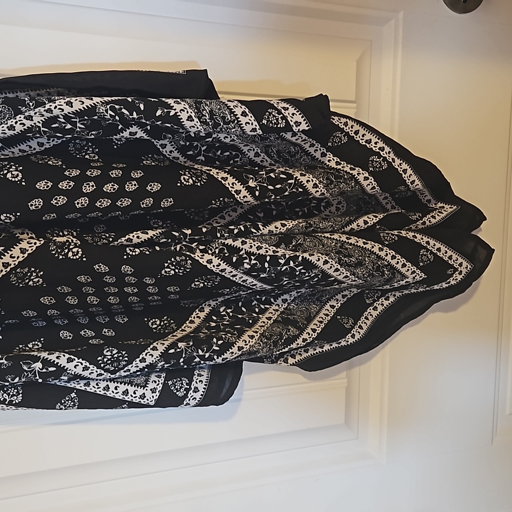 3/$15 Meraki handkerchief top/cover-up - Picture 4 of 6